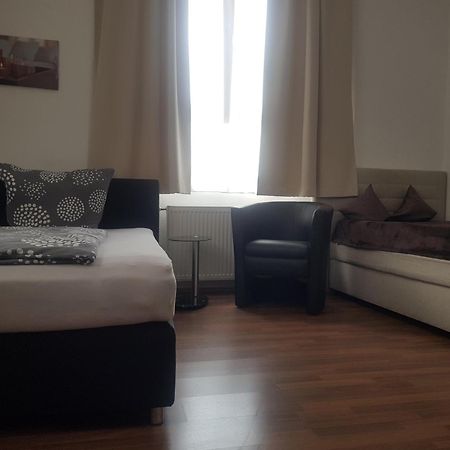 Ferienwohnung Fiwa Fewo-1 Und Fewo-2 Пирмазенс Стая снимка