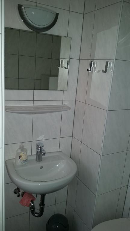 Ferienwohnung Fiwa Fewo-1 Und Fewo-2 Пирмазенс Стая снимка