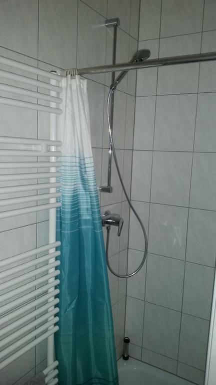 Ferienwohnung Fiwa Fewo-1 Und Fewo-2 Пирмазенс Стая снимка