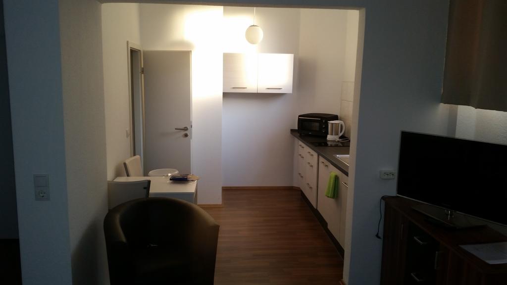Ferienwohnung Fiwa Fewo-1 Und Fewo-2 Пирмазенс Стая снимка