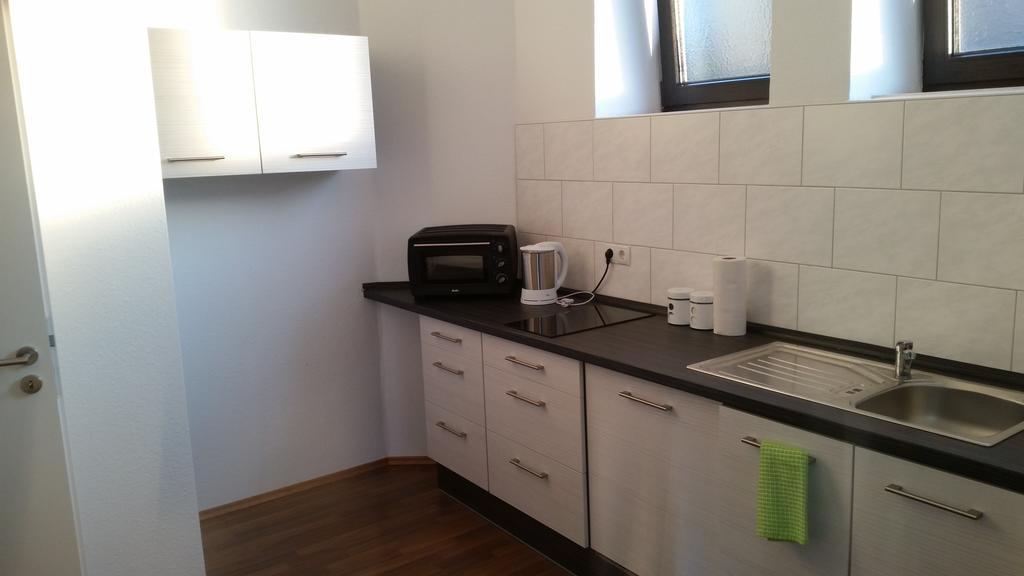 Ferienwohnung Fiwa Fewo-1 Und Fewo-2 Пирмазенс Стая снимка