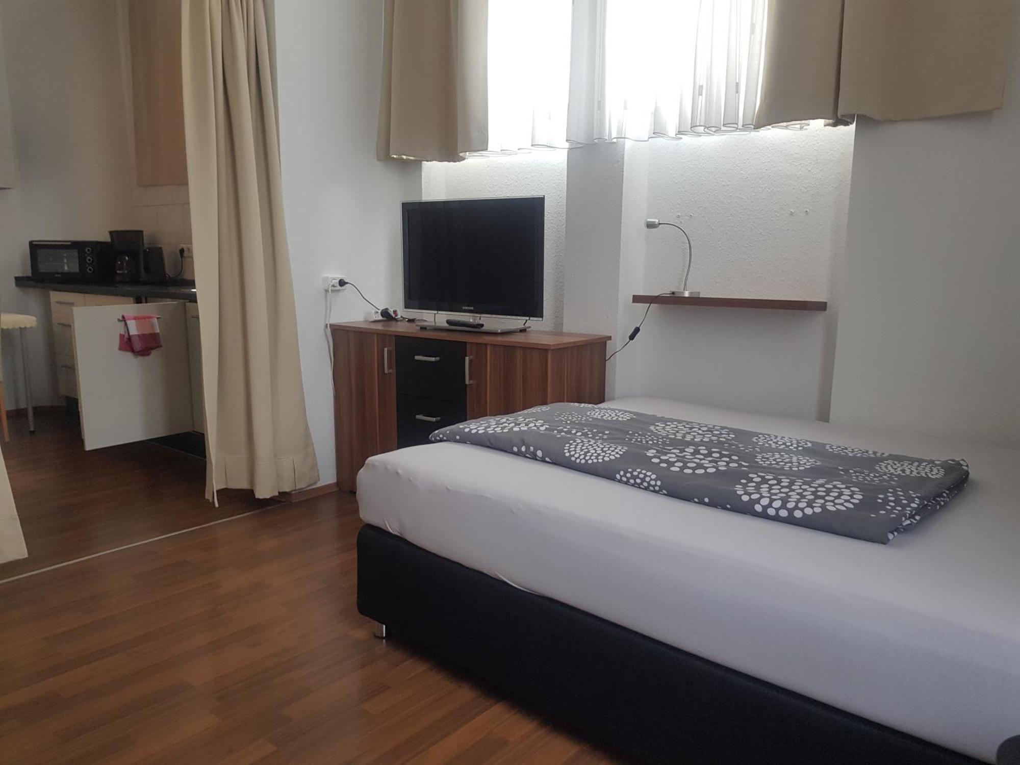 Ferienwohnung Fiwa Fewo-1 Und Fewo-2 Пирмазенс Стая снимка