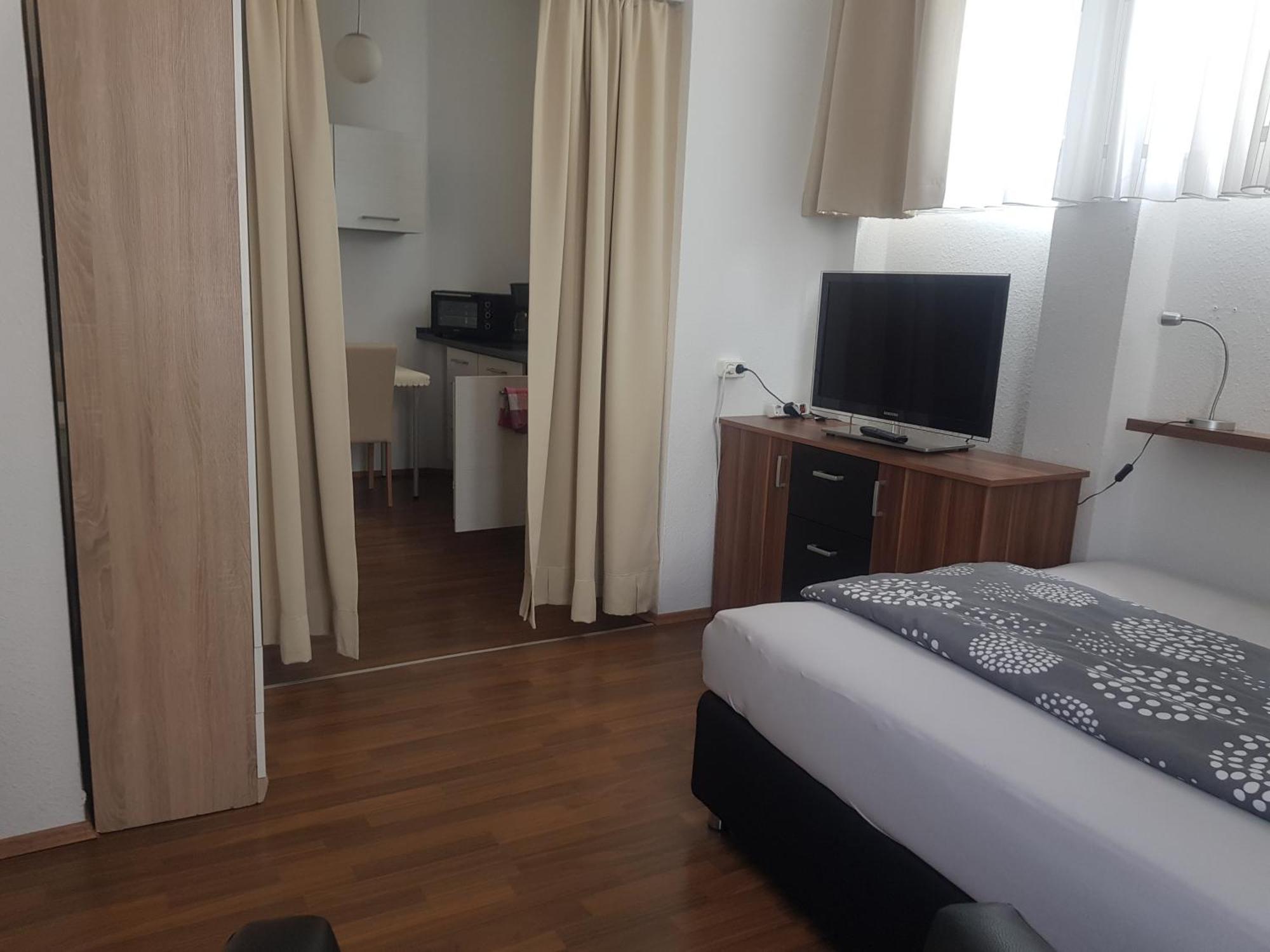 Ferienwohnung Fiwa Fewo-1 Und Fewo-2 Пирмазенс Стая снимка