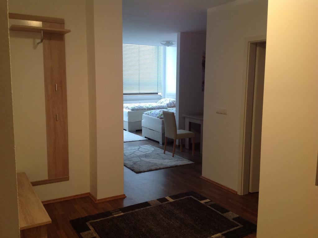 Ferienwohnung Fiwa Fewo-1 Und Fewo-2 Пирмазенс Стая снимка